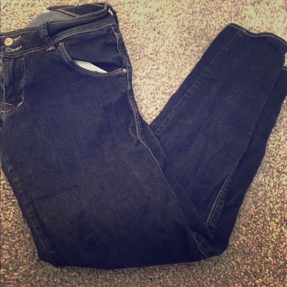 H&M Dark Wash Skinny Jeans w/ Snap Pockets on Back - Picture 3 of 4